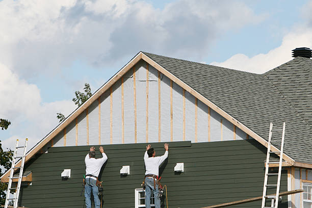 Professional Emergency Siding Repair technician working in Georgetown, IL